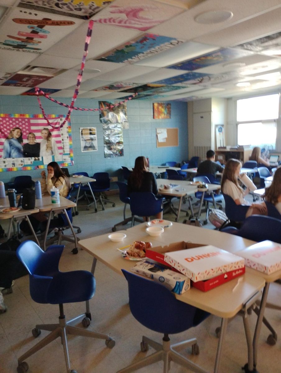 The Digital Journalism class enjoying some snacks after a long semester of typing articles.